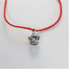 Красная нить оберег молодость и красоту c короной