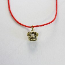 Красная нить оберег молодость и красоту c короной