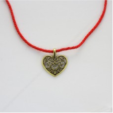 Красная нить с амулетом Сердце - привлечения любви суженого