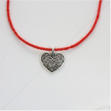 Красная нить с амулетом Сердце - привлечения любви суженого