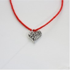 Красная нить с амулетом - Огненное Сердце страсти