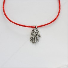 Красная нить с амулетом Счастливая ладонь