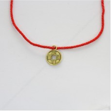 Красная нить с амулетом Денежная монета