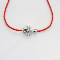 Красная нить с шармом - обережный Крест