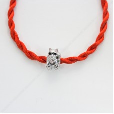 Красная, шелковая нить с шармом - Бусина счастья